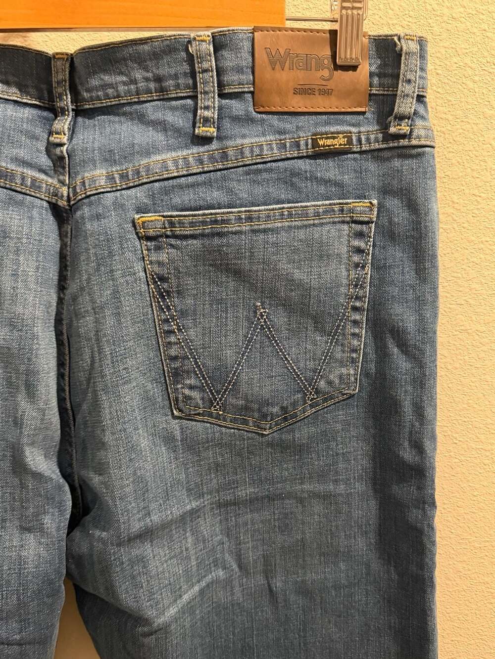 Wrangler Straight Fit Jeans 40x32 - Picture 6 of 6